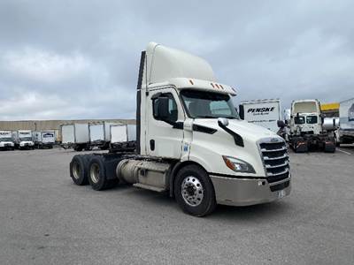 Freightliner Cascadia 116 Day Cab Truck - 435HP, 12 Speed Automatic