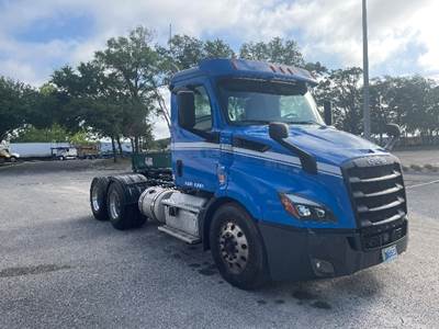 Freightliner Cascadia 116 Day Cab Truck - 450HP, 12 Speed Automatic