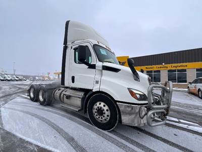 Freightliner Cascadia 116 Day Cab Truck - 435HP, 12 Speed Automatic