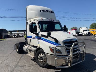 Freightliner Cascadia 116 Single Axle Day Cab Truck - 410HP, 12 Speed Automatic