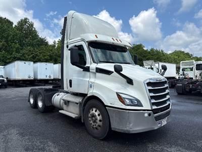 Freightliner Cascadia 116 Day Cab Truck - 435HP, 12 Speed Automatic