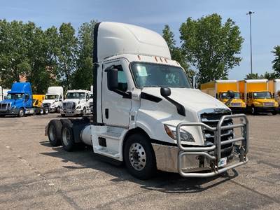 Freightliner Cascadia 116 Day Cab Truck - 450HP, 12 Speed Automatic