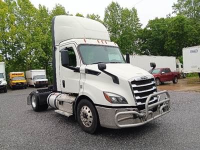 Freightliner Cascadia 116 Single Axle Day Cab Truck - 410HP, 12 Speed Automatic
