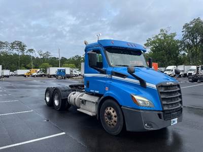 Freightliner Cascadia 116 Day Cab Truck - 450HP, 12 Speed Automatic