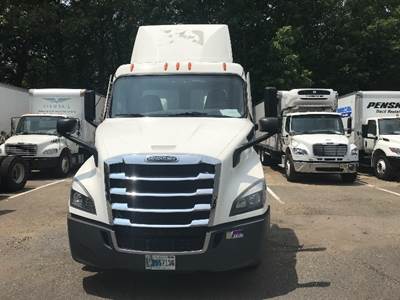 Freightliner Cascadia 116 Single Axle Day Cab Truck - 410HP, 12 Speed Automatic