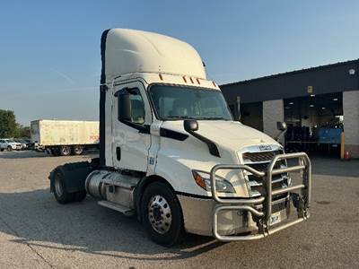 Freightliner Cascadia 116 Single Axle Day Cab Truck - 410HP, 12 Speed Automatic