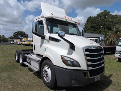 Freightliner Cascadia 116 Day Cab Truck - 450HP, 12 Speed Automatic