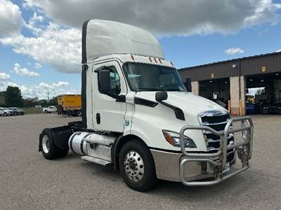 Freightliner Cascadia 116 Single Axle Day Cab Truck - 410HP, 12 Speed Automatic