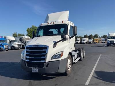 Freightliner Cascadia 116 Day Cab Truck - 435HP, 12 Speed Automatic