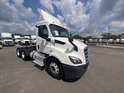 Freightliner Cascadia 116 Day Cab Truck - 435HP, 12 Speed Automatic
