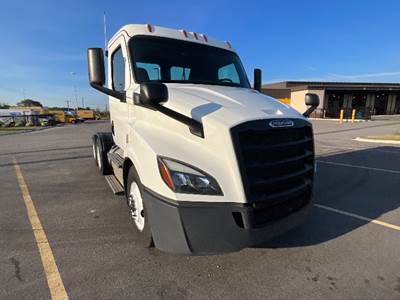 Freightliner Cascadia 116 Day Cab Truck - 410HP, 12 Speed Automatic
