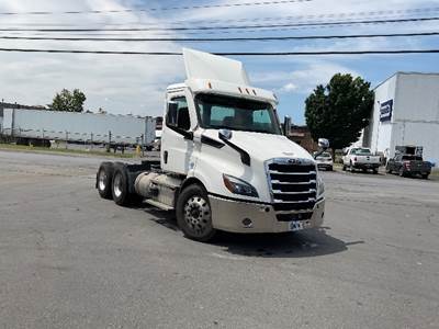 Freightliner Cascadia 116 Day Cab Truck - 470HP, 12 Speed Automatic