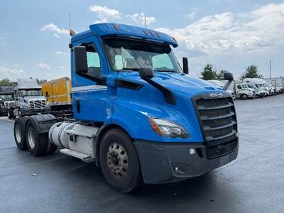 Freightliner Cascadia 116 Day Cab Truck - 450HP, 12 Speed Automatic