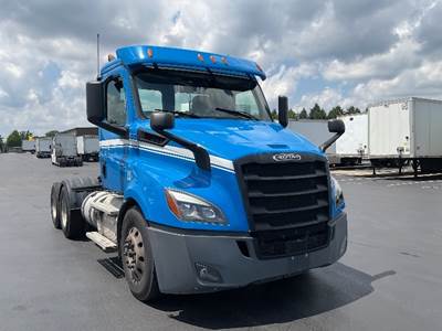 Freightliner Cascadia 116 Day Cab Truck - 450HP, 12 Speed Automatic