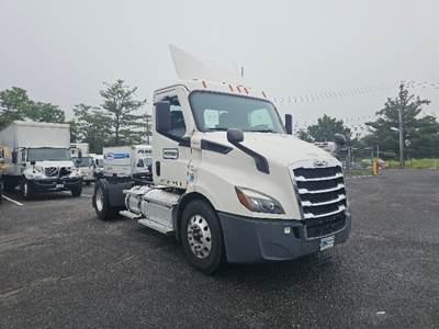Freightliner Cascadia 116 Single Axle Day Cab Truck - 410HP, 12 Speed Automatic
