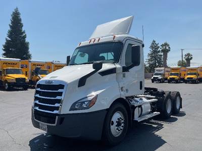Freightliner Cascadia 116 Day Cab Truck - 435HP, 12 Speed Automatic