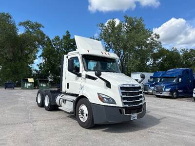 Freightliner Cascadia 116 Day Cab Truck - 410HP, 12 Speed Automatic