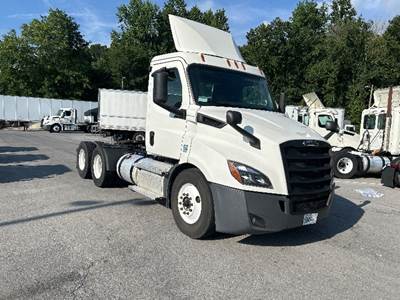 Freightliner Cascadia 116 Day Cab Truck - 450HP, 12 Speed Automatic