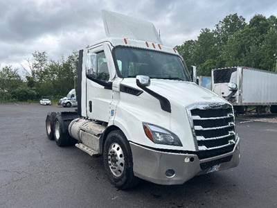Freightliner Cascadia 116 Day Cab Truck - 470HP, 12 Speed Automatic