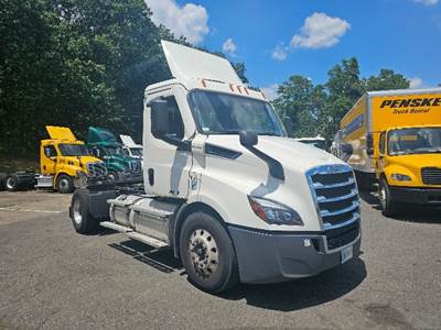 Freightliner Cascadia 116 Single Axle Day Cab Truck - 410HP, 12 Speed Automatic