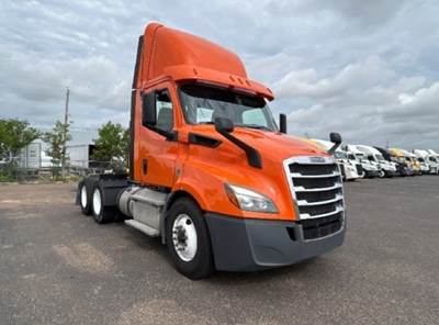 Freightliner Cascadia 116 Day Cab Truck - 450HP, 12 Speed Automatic
