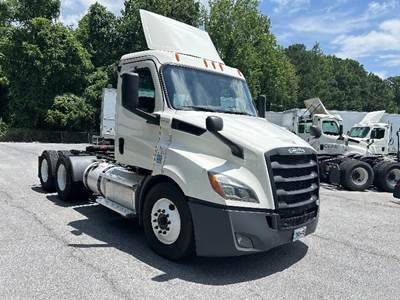 Freightliner Cascadia 116 Day Cab Truck - 450HP, 12 Speed Automatic