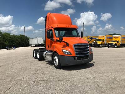 Freightliner Cascadia 116 Day Cab Truck - 450HP, 12 Speed Automatic