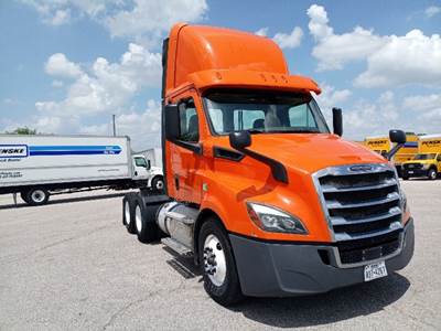 Freightliner Cascadia 116 Day Cab Truck - 450HP, 12 Speed Automatic