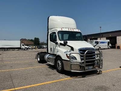 Freightliner Cascadia 116 Single Axle Day Cab Truck - 410HP, 12 Speed Automatic