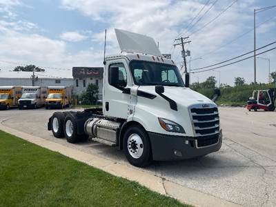Freightliner Cascadia 116 Day Cab Truck - 450HP, 12 Speed Automatic