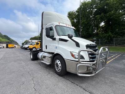 Freightliner Cascadia 116 Single Axle Day Cab Truck - 410HP, 12 Speed Automatic