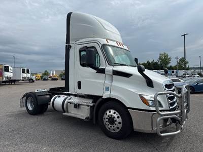 Freightliner Cascadia 116 Single Axle Day Cab Truck - 410HP, 12 Speed Automatic