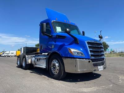 Freightliner Cascadia 116 Day Cab Truck - 435HP, 12 Speed Automatic