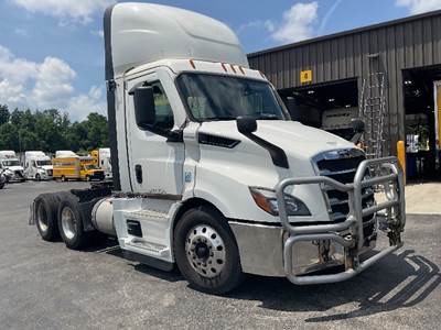 Freightliner Cascadia 116 Day Cab Truck - 450HP, 12 Speed Automatic