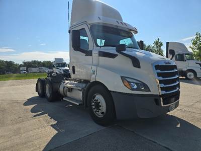 Freightliner Cascadia 116 Day Cab Truck - 450HP, 12 Speed Automatic