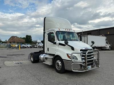 Freightliner Cascadia 116 Single Axle Day Cab Truck - 410HP, 12 Speed Automatic