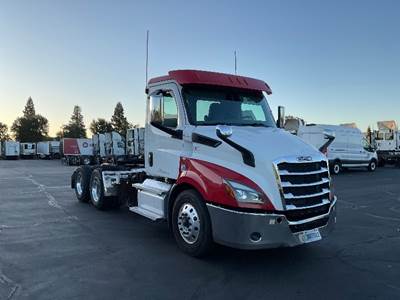 Freightliner Cascadia 116 Day Cab Truck - 450HP, 12 Speed Automatic