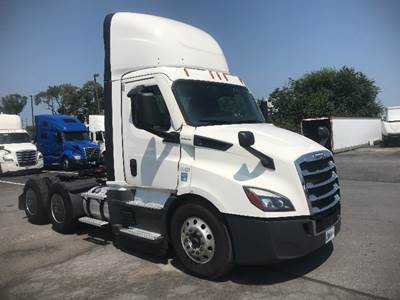 Freightliner Cascadia 116 Day Cab Truck - 450HP, 12 Speed Automatic