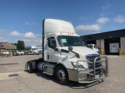 Freightliner Cascadia 116 Single Axle Day Cab Truck - 410HP, 12 Speed Automatic