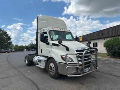 Freightliner Cascadia 116 Single Axle Day Cab Truck - 410HP, 12 Speed Automatic