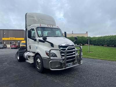 Freightliner Cascadia 116 Single Axle Day Cab Truck - 410HP, 12 Speed Automatic