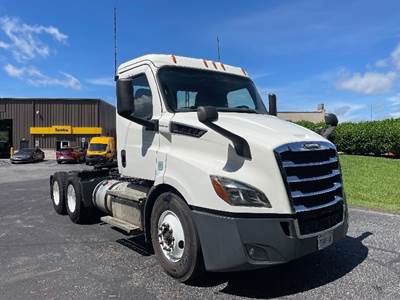 Freightliner Cascadia 116 Day Cab Truck - 450HP, 10 Speed Manual