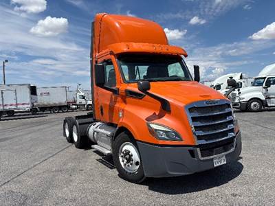 Freightliner Cascadia 116 Day Cab Truck - 450HP, 12 Speed Automatic