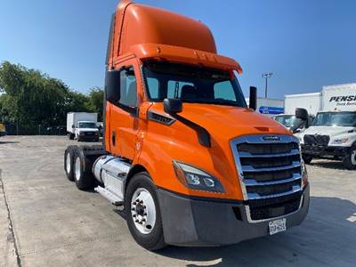 Freightliner Cascadia 116 Day Cab Truck - 450HP, 12 Speed Automatic