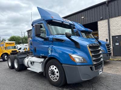 Freightliner Cascadia 116 Day Cab Truck - 450HP, 10 Speed Manual