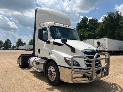 Freightliner Cascadia 116 Single Axle Day Cab Truck - 410HP, 12 Speed Automatic
