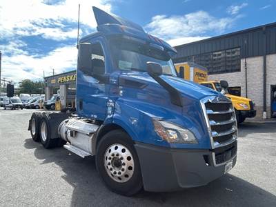 Freightliner Cascadia 116 Day Cab Truck - 450HP, 10 Speed Manual