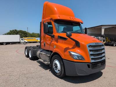 Freightliner Cascadia 116 Day Cab Truck - 450HP, 12 Speed Automatic