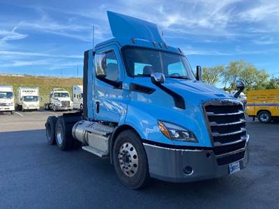 Freightliner Cascadia 116 Day Cab Truck - 470HP, 10 Speed Manual