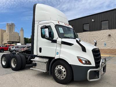 Freightliner Cascadia 116 Day Cab Truck - 410HP, 12 Speed Automatic